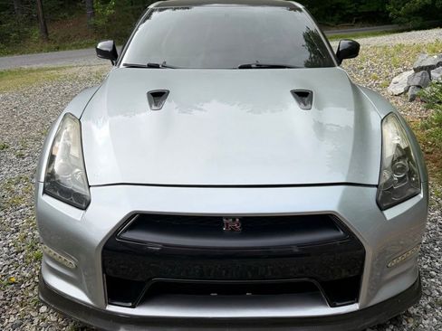 Used 2010 Nissan GT-R Premium AWD/4WD image 1