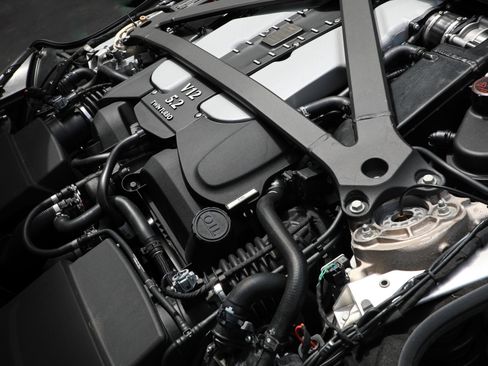 Used 2023 Aston Martin DBS Coupe RWD image 12