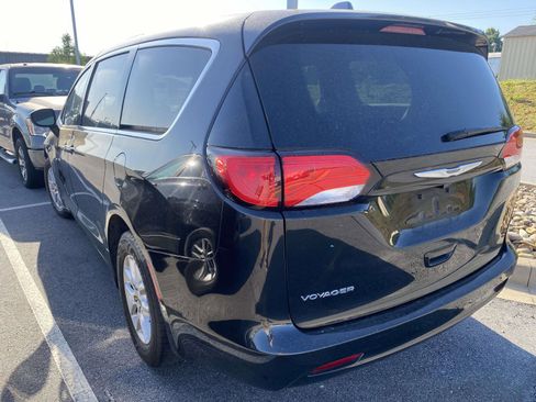 Used 2022 Chrysler Voyager LX FWD image 6