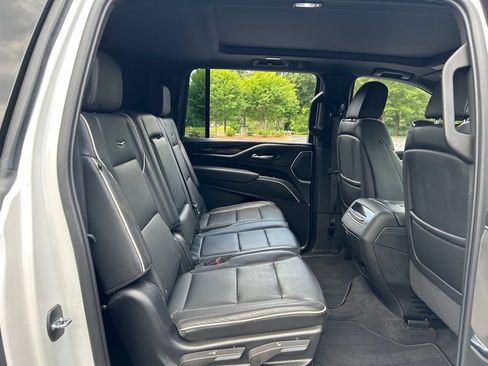 Used 2023 Cadillac Escalade ESV Premium Luxury AWD/4WD image 50