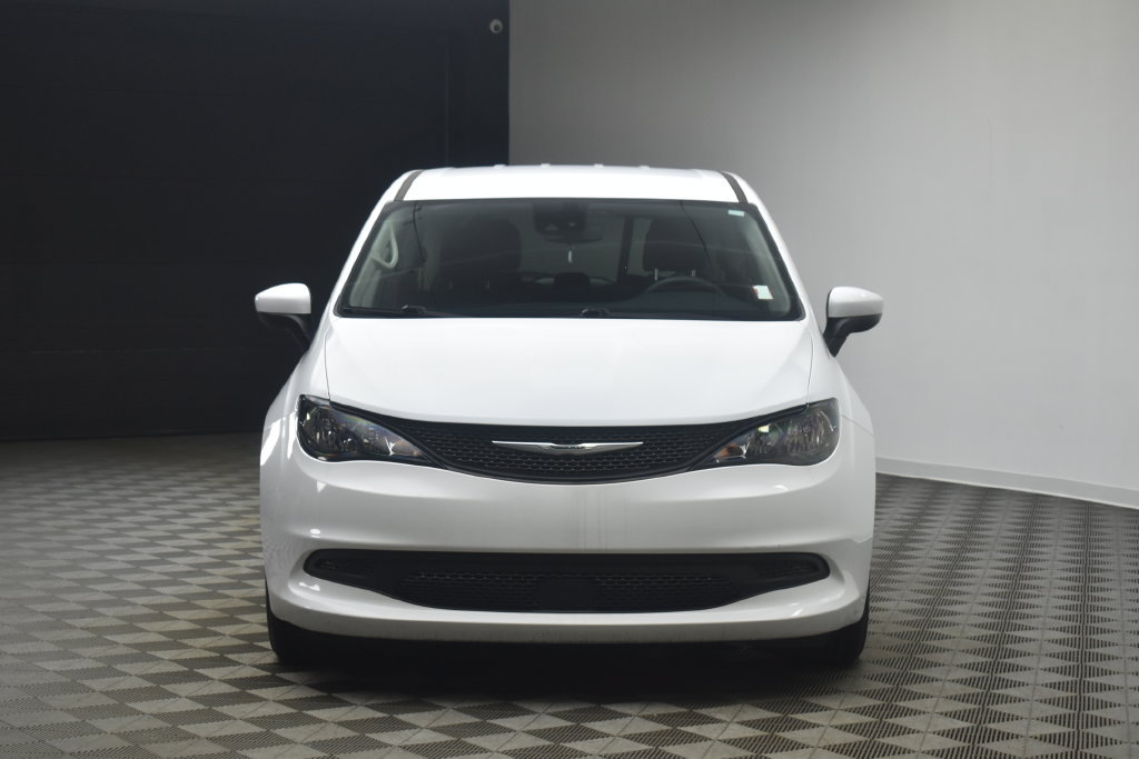Used 2023 Chrysler Voyager LX FWD image 16