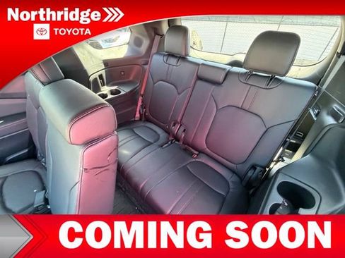 Used 2025 Honda Pilot Black Edition image 8