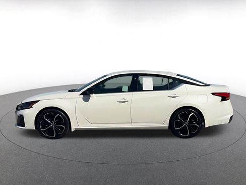 Used 2025 Nissan Altima 2.5 SR image 10