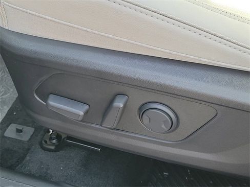 New 2025 Hyundai Tucson Limited image 16