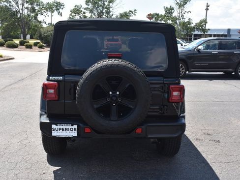 Used 2021 Jeep Wrangler Unlimited Sahara AWD/4WD image 6