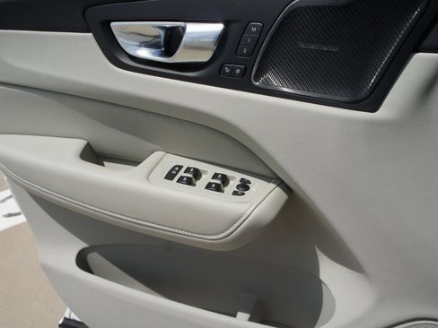 New 2026 Volvo XC60 B5 Ultra w/ Protection Package Premier image 16