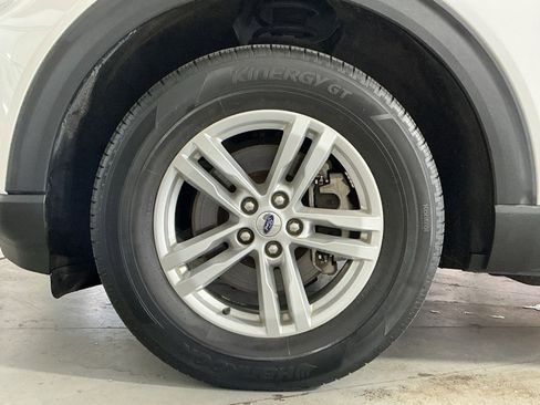 Used 2022 Ford Explorer XLT w/ Equipment Group 202A image 13