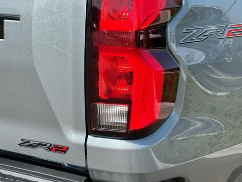 New 2026 Chevrolet Colorado ZR2 w/ Technology Package AWD/4WD image 25