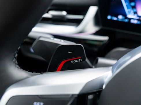 Used 2025 BMW X2 xDrive28i w/ Premium Package image 21