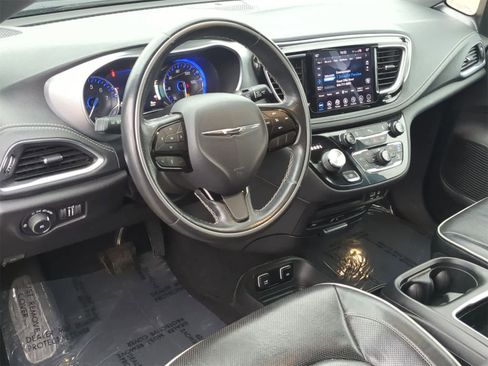 Certified 2019 Chrysler Pacifica Limited w/ S Appearance Package image 10