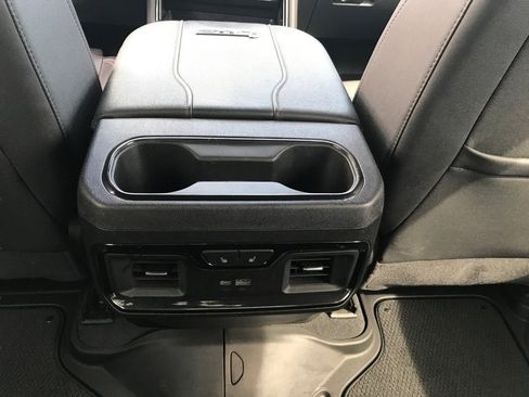 Used 2024 GMC Sierra 2500 AT4 w/ AT4 Premium Plus Package AWD/4WD image 16