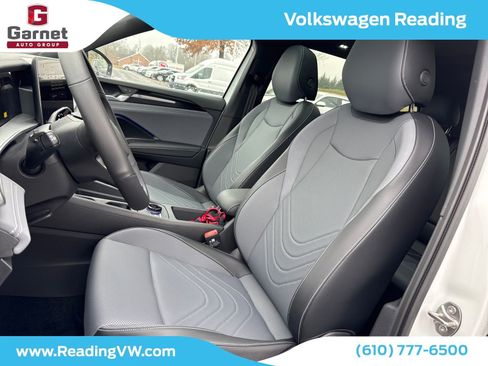 New 2025 Volkswagen Tiguan SE R-Line image 10