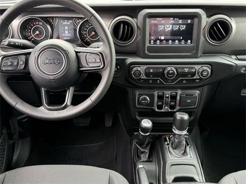 Used 2023 Jeep Gladiator Sport image 9