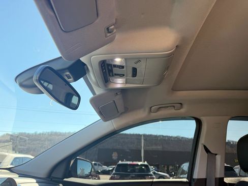 Used 2018 Chevrolet Equinox Premier image 26