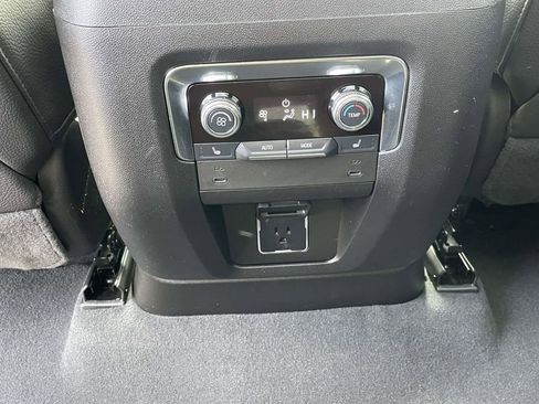 Used 2025 GMC Yukon Denali w/ Sun & Power Step Package image 14