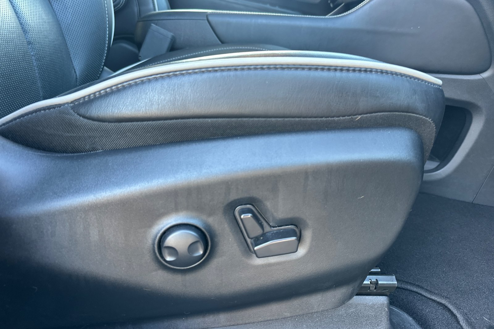 Used 2025 Chrysler Pacifica Limited FWD image 22
