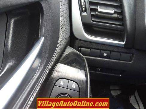 Used 2023 Nissan Rogue SV AWD/4WD image 16