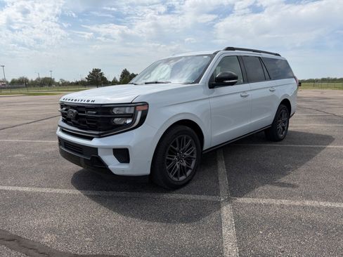 Certified 2025 Ford Expedition Max Platinum w/ Stealth Performance Package AWD/4WD image 12