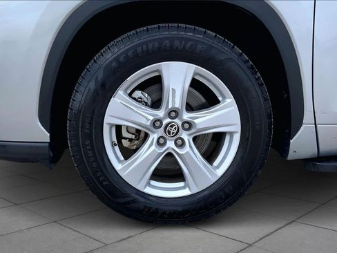 Used 2021 Toyota Highlander LE image 11