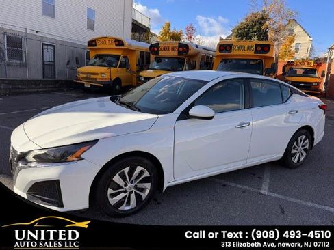 Used 2023 Nissan Altima 2.5 S FWD image 3