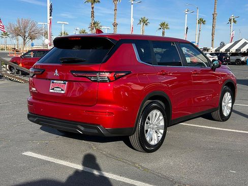 New 2026 Mitsubishi Outlander ES image 7