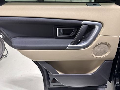 Used 2019 Land Rover Discovery Sport HSE image 31