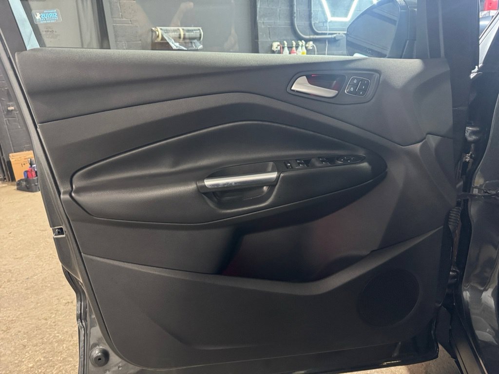 Used 2017 Ford Escape Titanium AWD/4WD image 21