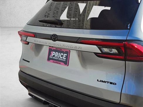 Used 2024 Toyota Grand Highlander Limited image 12