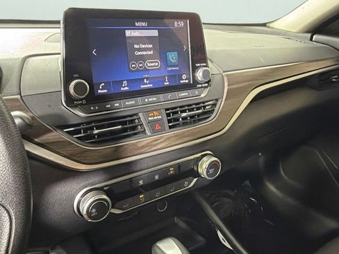 Used 2024 Nissan Altima 2.5 SV FWD image 22