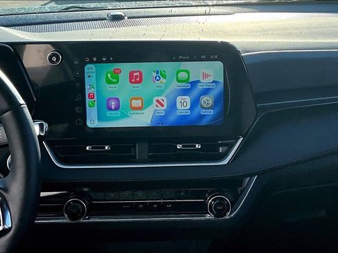 Used 2025 Chevrolet Equinox LT w/ Safety and Technology Package image 9