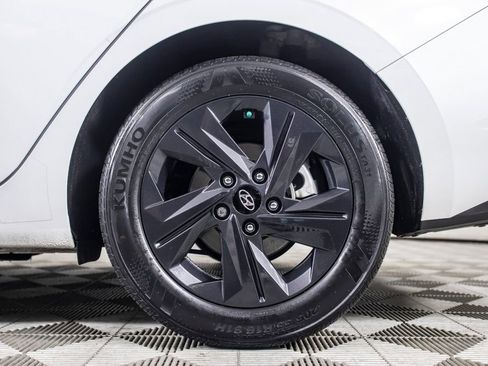 Used 2022 Hyundai Elantra SEL image 43