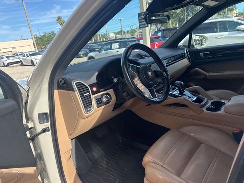Used 2021 Porsche Cayenne image 19