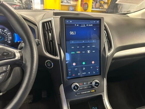 Used 2024 Ford Edge SEL image 23