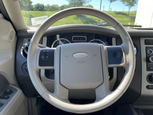 Used 2010 Ford Expedition XLT AWD/4WD image 21
