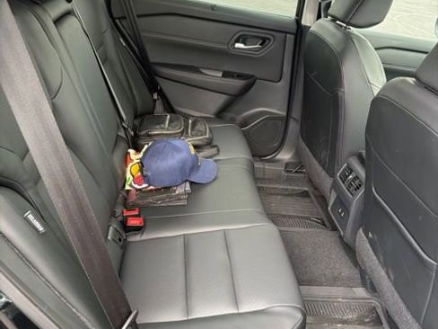 Used 2025 Nissan Rogue SV w/ SV Premium Package image 7