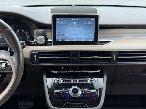 Used 2022 Lincoln Corsair AWD w/ Premium Package image 11