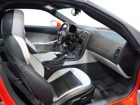 Used 2013 Chevrolet Corvette Z06 w/ 2LZ Preferred Equipment Group RWD image 30