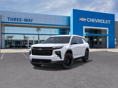 New 2026 Chevrolet Traverse LT FWD image 8