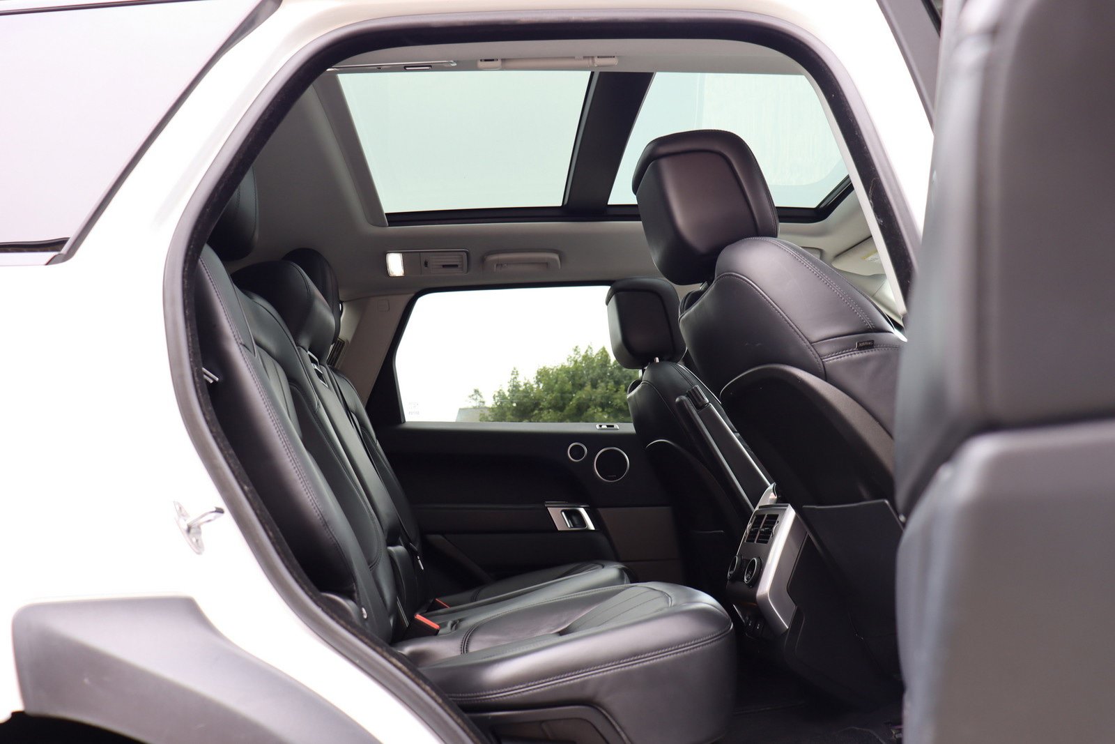 Used 2018 Land Rover Range Rover Sport HSE AWD/4WD image 18