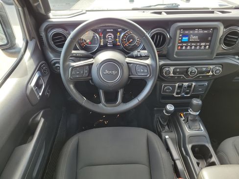 Used 2022 Jeep Wrangler Unlimited Sport AWD/4WD image 19