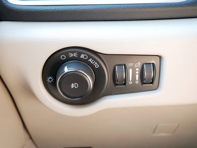 Used 2023 Chrysler Pacifica Touring-L FWD image 20