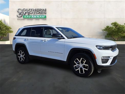 Used 2024 Jeep Grand Cherokee Limited w/ Luxury Tech Group II image 7