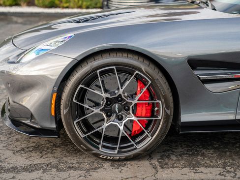 Used 2025 Aston Martin Vanquish image 4