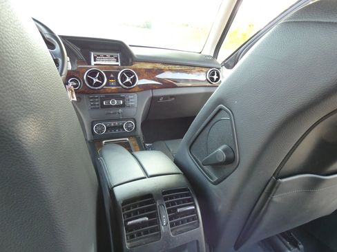 Used 2015 Mercedes-Benz GLK 350 2WD image 40