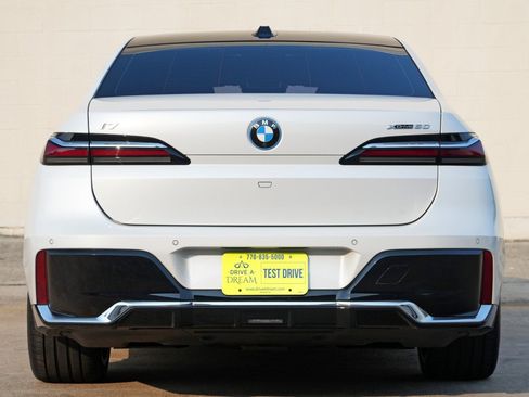 Used 2023 BMW i7 xDrive60 w/ Executive Package 2 AWD/4WD image 11
