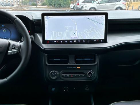 Used 2025 Ford Maverick Lobo image 27