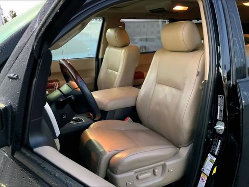 Used 2020 Toyota Sequoia Platinum AWD/4WD image 8
