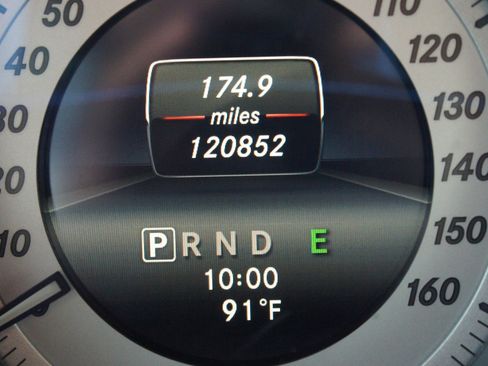 Used 2014 Mercedes-Benz C 250 Sedan image 4