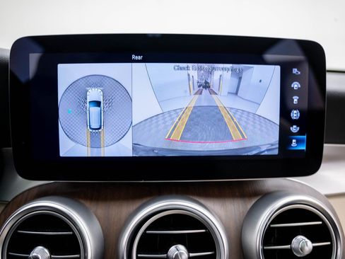 Used 2021 Mercedes-Benz GLC 300 4MATIC image 23