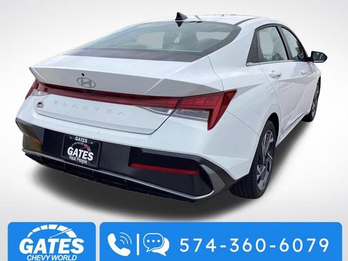Used 2025 Hyundai Elantra SEL FWD image 10